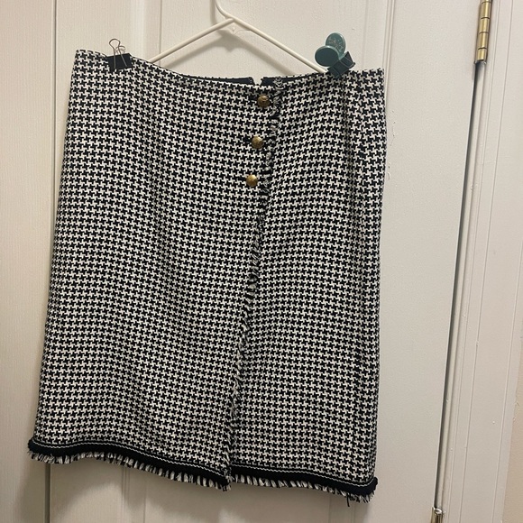 TALBOTS beautiful skirts new design brand new with tags Front with gold buttons - Picture 9 of 10